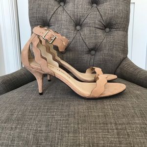 Chinese Laundry Rubie Scalloped sandal NWOB